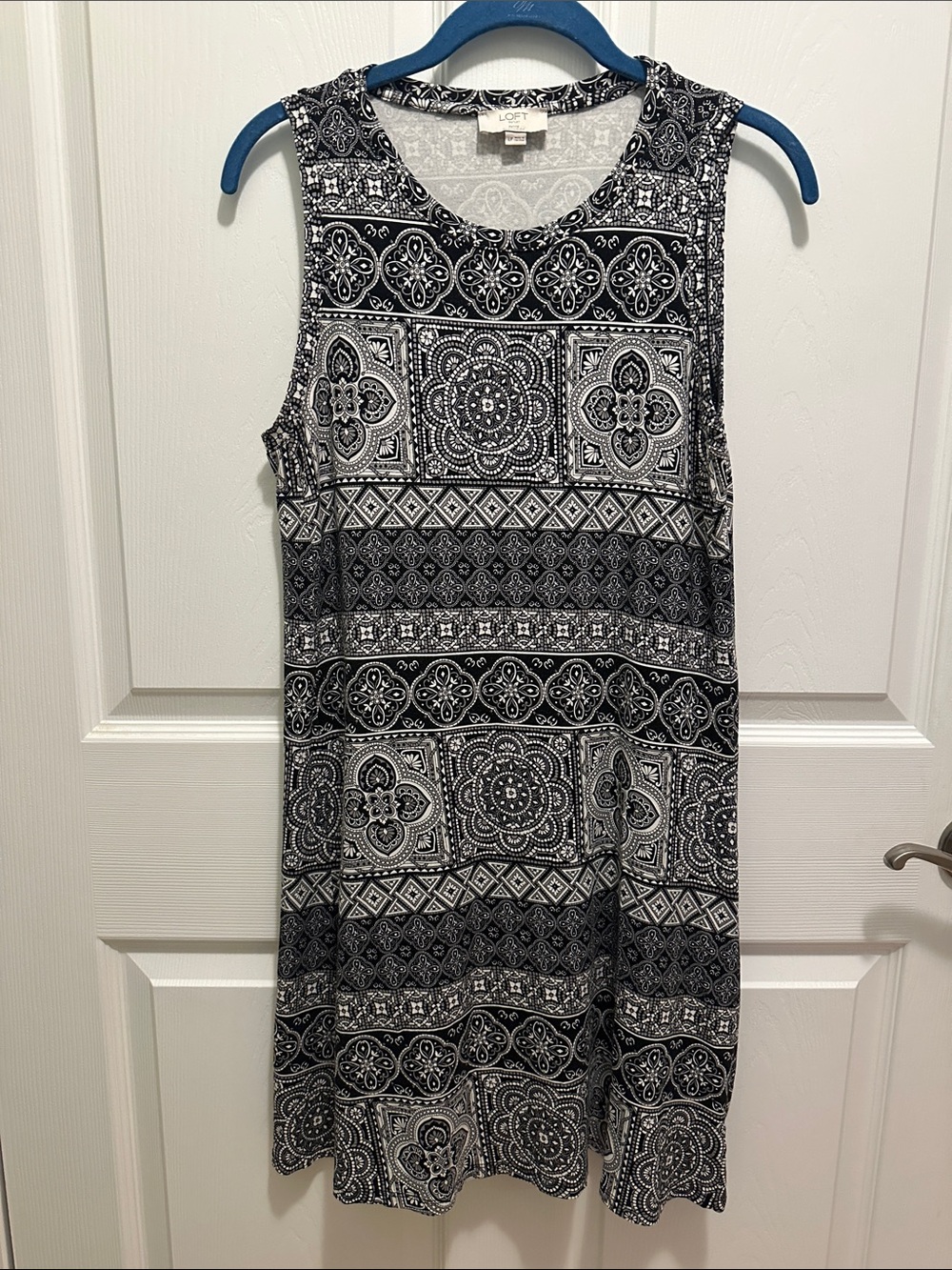 LOFT Black and White Printed Sleeveless Shift Dress